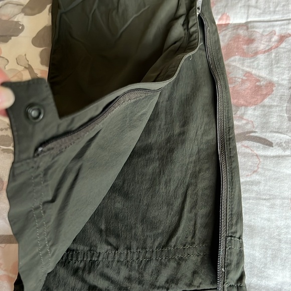 Women’s REI olive convertible hiking pants/shorts! - Picture 7 of 7